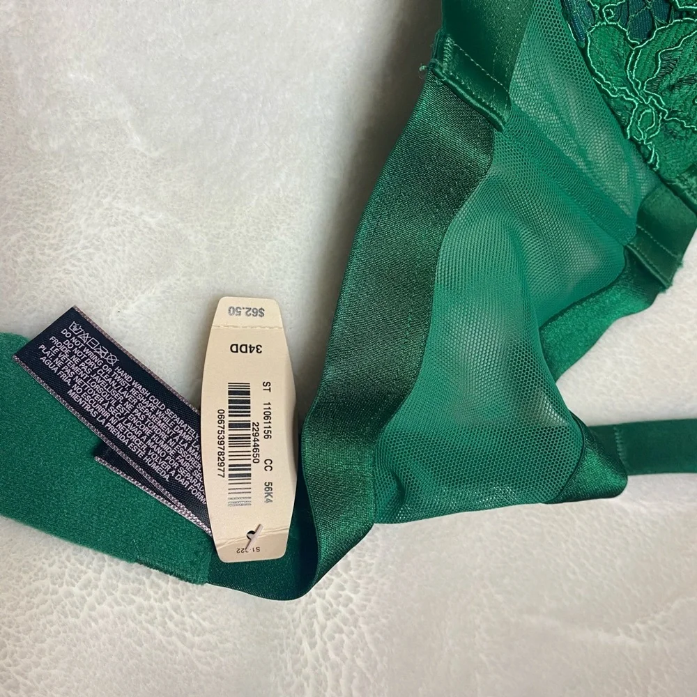 Victoria Secrets push up bra - Picture 3 of 5